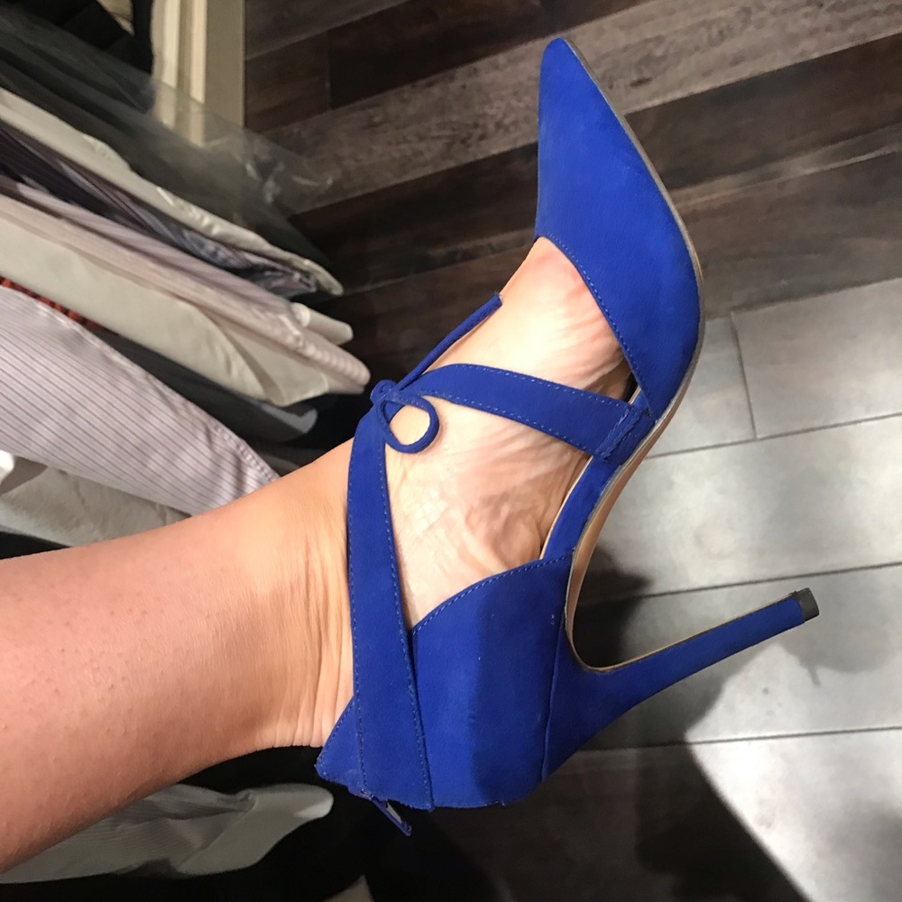 Brand new Saks fifth blue pumps